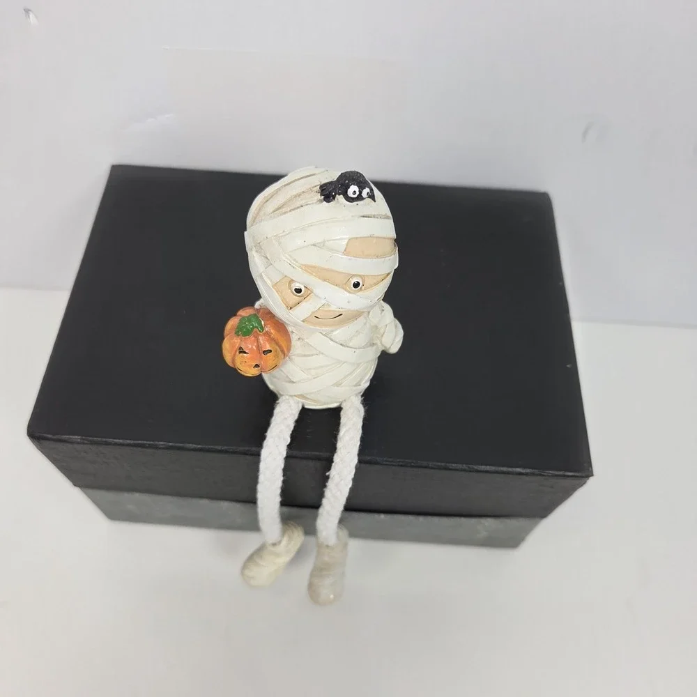 Vtg RARE Mummy Holding Pumpkin Sitting on Shelf 6
